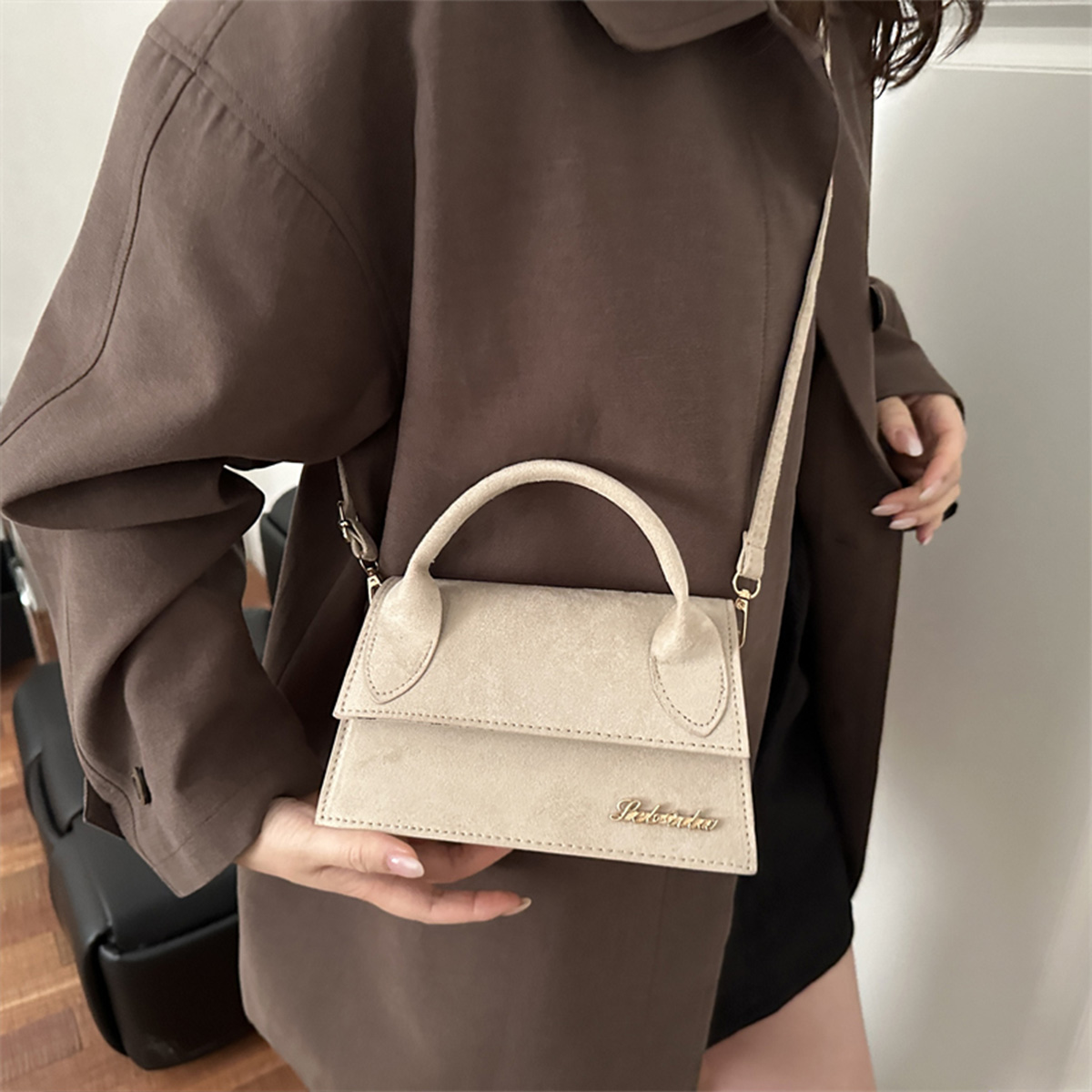Gouden Letter Logo Retro Mini  - Luxury Bags Jacquemus recensie en prijs